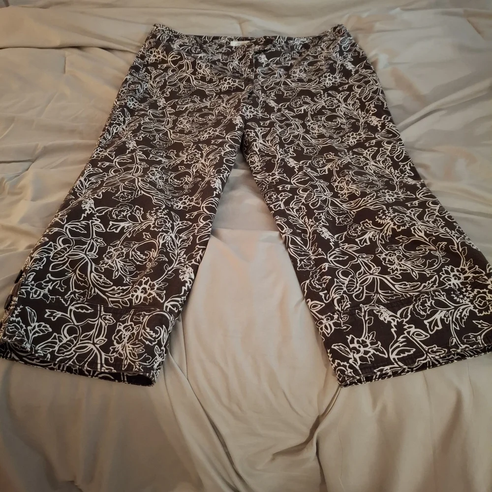 Ann Taylor LOFT Women's Brown And White Floral Capris